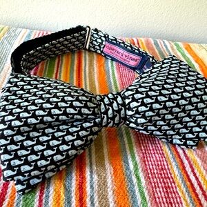 Vineyard Vines Black and White Bow Tie Accessories